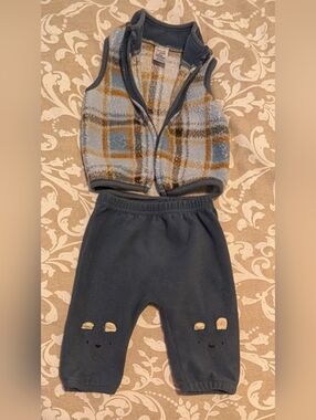 ✨3/$16✨chick pea Blue Plaid Fleece Vest with Navy Fleece Pants
